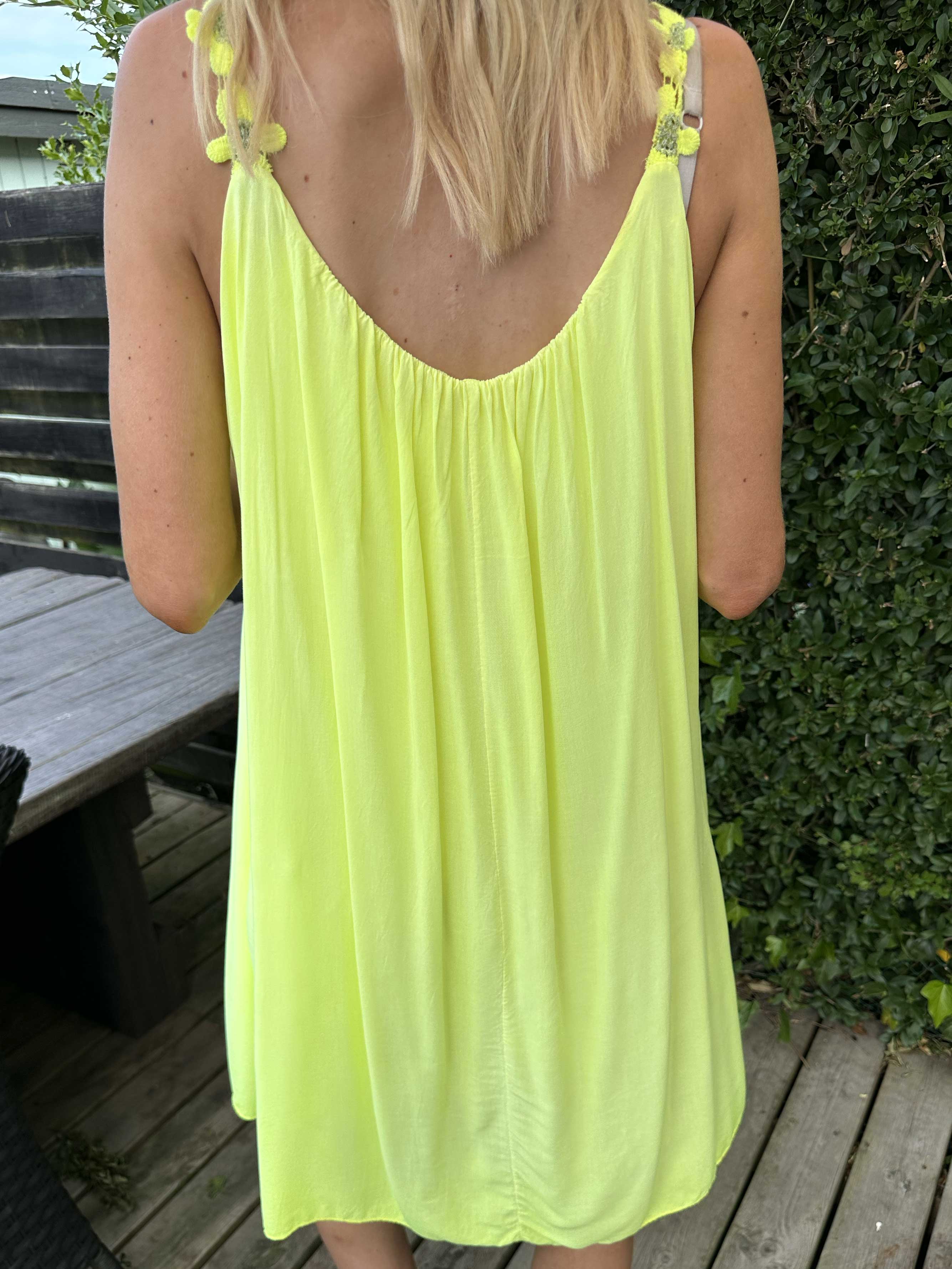 Ane - Sød sommerkjole med broderet stroppe